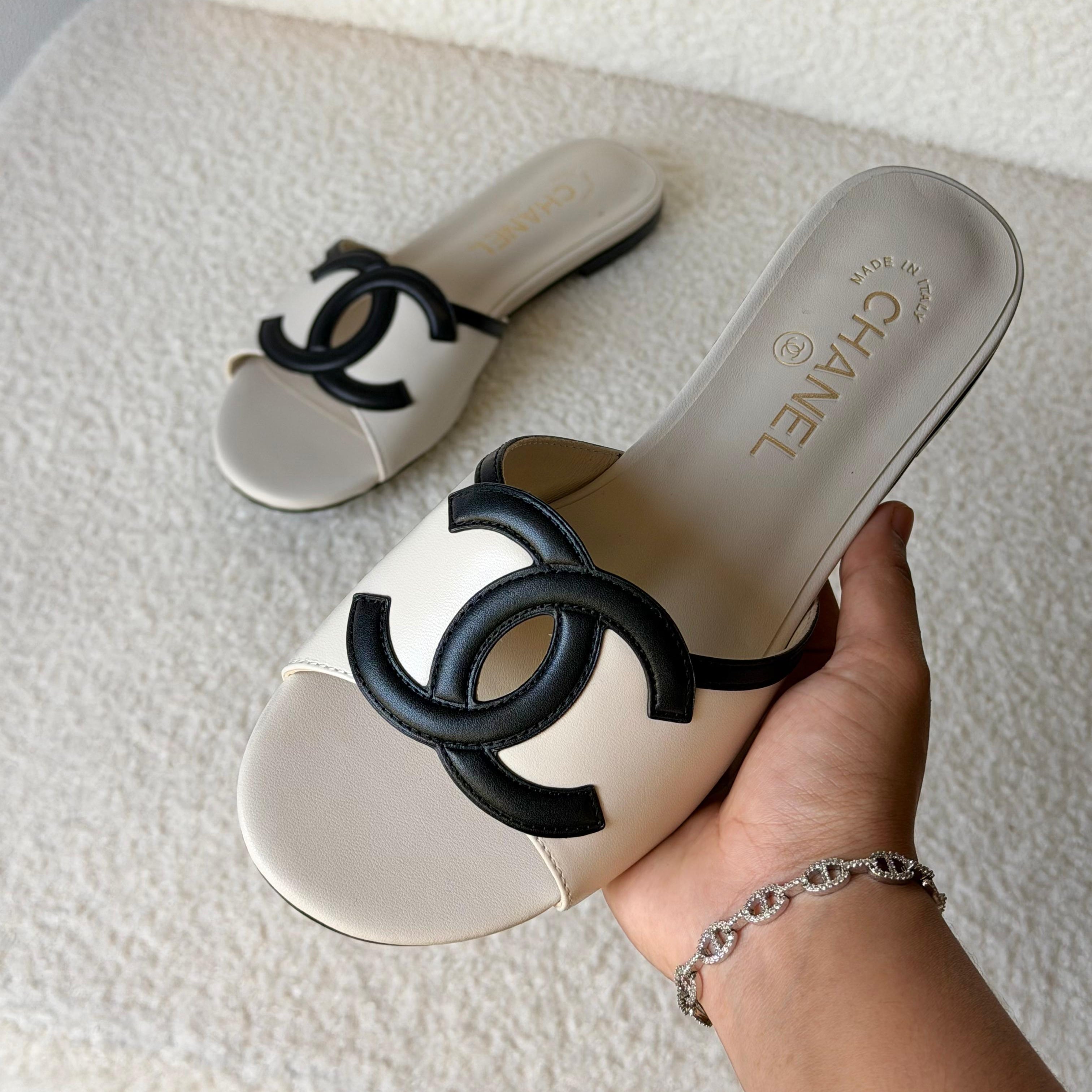 CHANEL MULES 26 FLAT