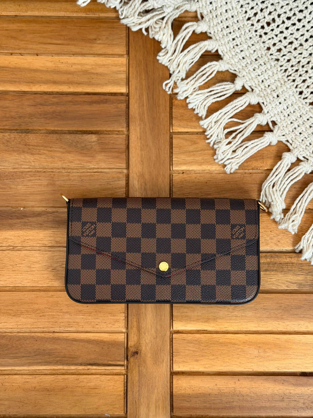 LV Pochette